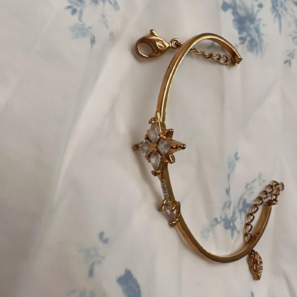 swarovski bracelet, comes with original packaging worn once, no flaws